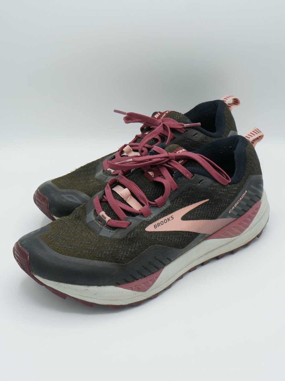 Brooks Cascadia 15 Women's Size 8.5 Olive Green Pink Trail Running Shoes